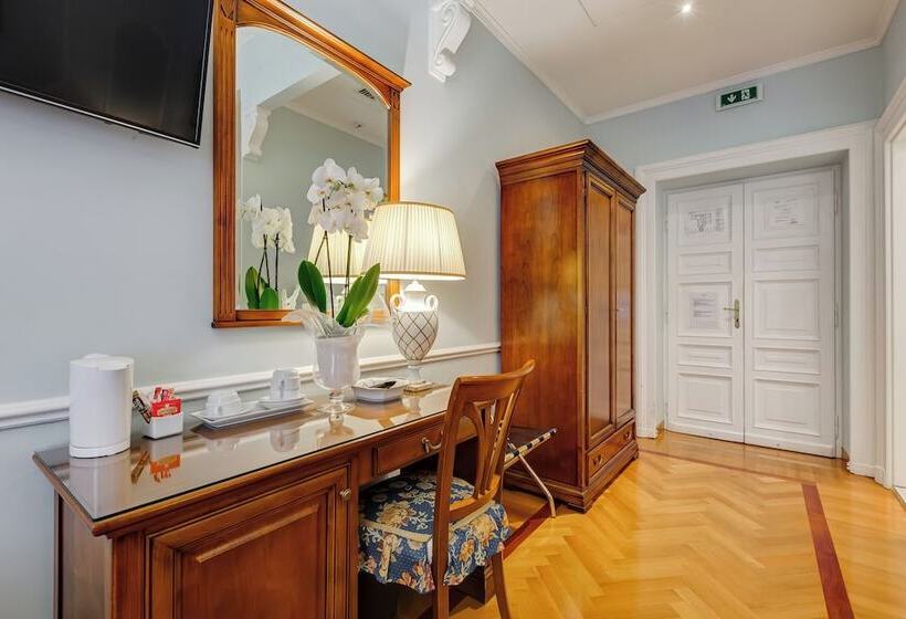 اتاق استاندارد سه نفره, Cellini