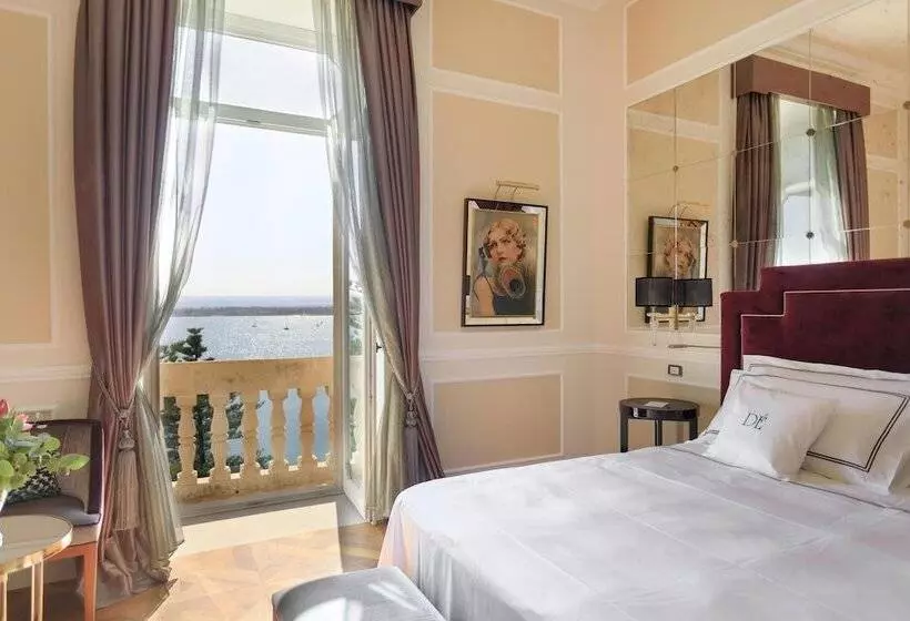 اتاق لوکس با چشم‌انداز دریا, Grand Hotel Des Etrangers