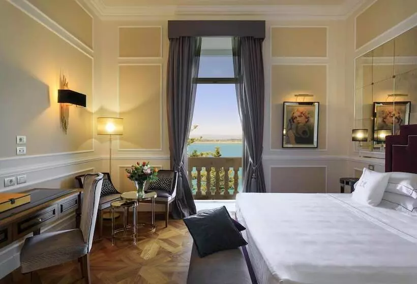 اتاق لوکس با چشم‌انداز دریا, Grand Hotel Des Etrangers