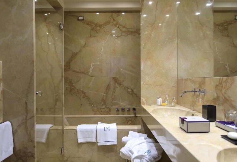 חדר דלוקס נוף לים, Grand Hotel Des Etrangers