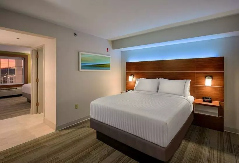 ２ダブルベッドのスタンダードルーム, Holiday Inn Express And Suites Pigeon Forge Sevierville By Ihg