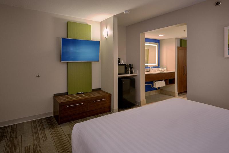适合残疾人士使用的套间, Holiday Inn Express And Suites Pigeon Forge Sevierville By Ihg