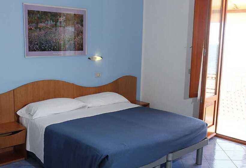 غرفة قياسية مطلّة علي البحر مزوَّدة بشُرفة, La Darsena