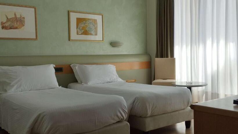 Номер Стандарт с Балконом, Best Western Hotel Leonardo Da Vinci