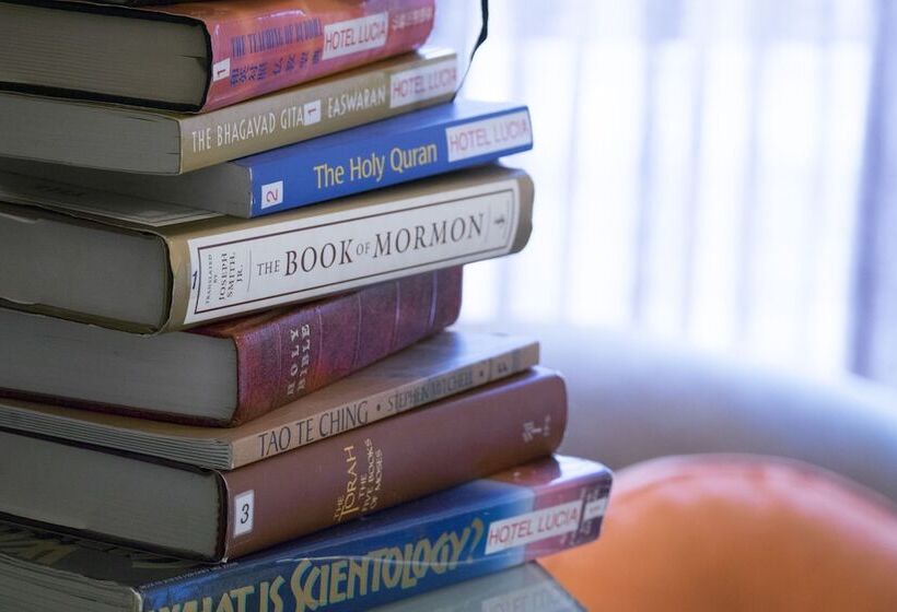 חדר דלוקס, Lucia