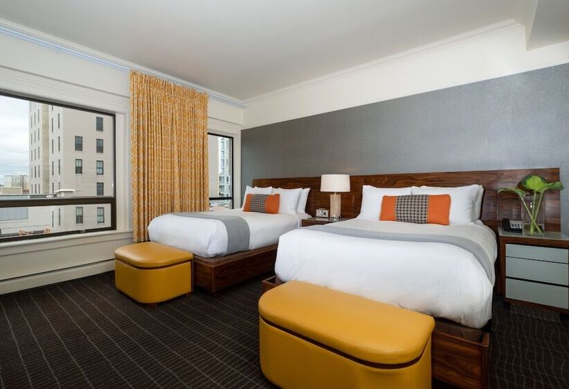 חדר דלוקס, Lucia