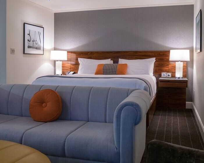 סוויטת ג'וניור, Lucia