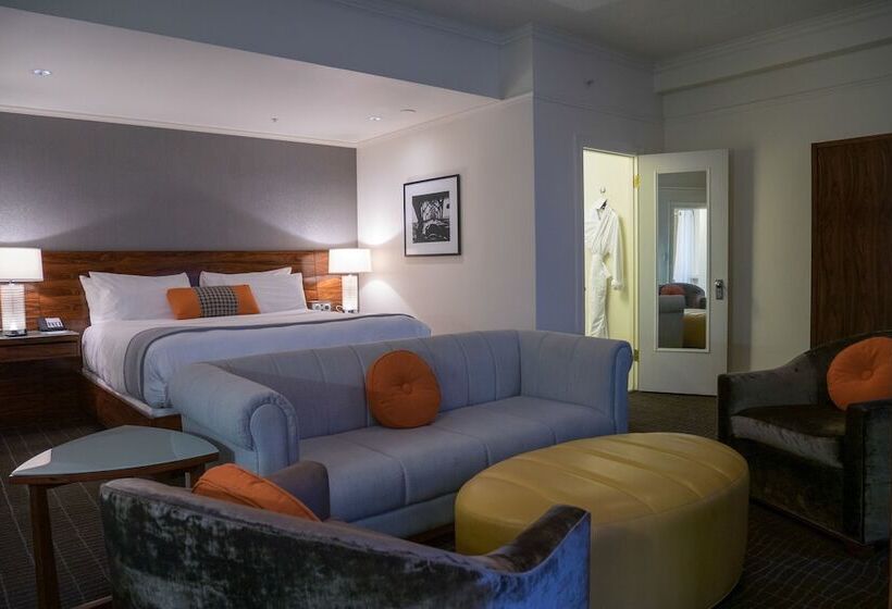 סוויטת ג'וניור, Lucia