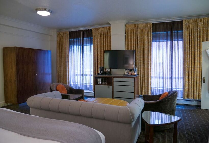 סוויטת ג'וניור, Lucia