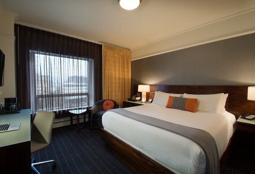 חדר דלוקס, Lucia