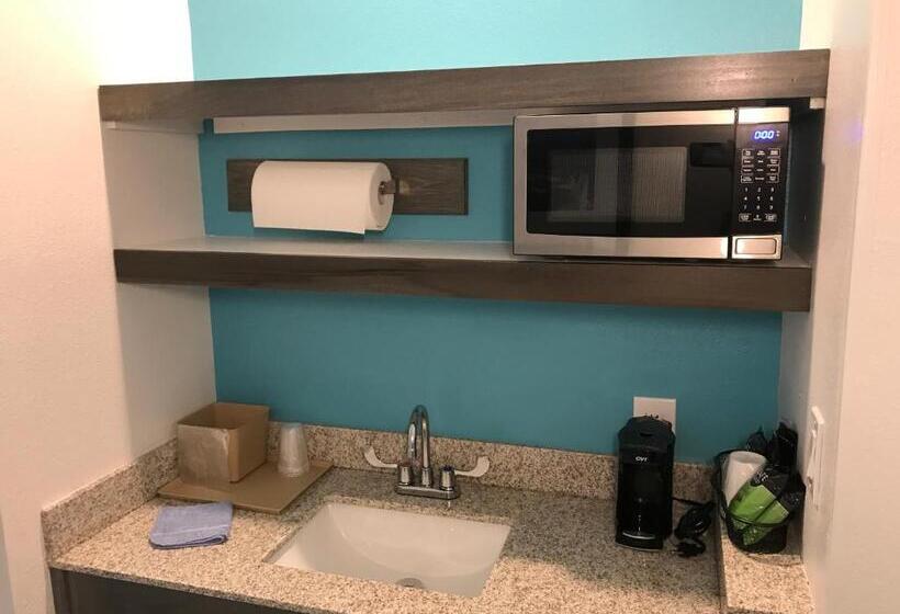 غرفة قياسية بالطابق الأرضى, Pensacola