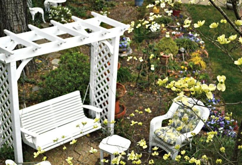 غرفة قياسية مزوَّدة بشُرفة, Pettigru Place Bed & Breakfast