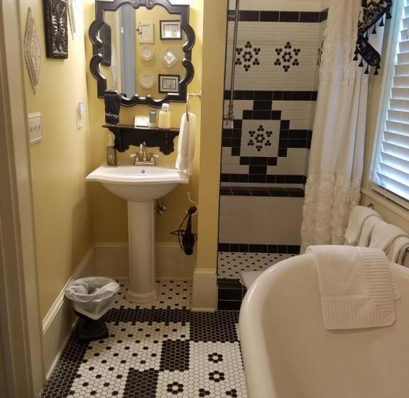 غرفة قياسية مزوَّدة بشُرفة, Pettigru Place Bed & Breakfast