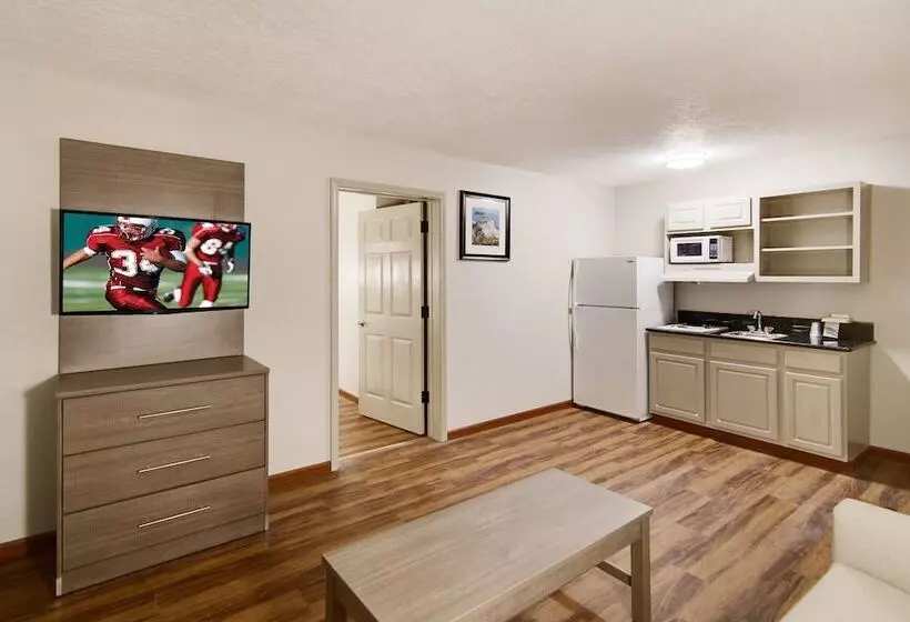 スイート, Red Roof Inn & Suites Pensacola  Nas Corry