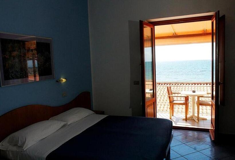 غرفة قياسية مطلّة علي البحر مزوَّدة بشُرفة, La Darsena