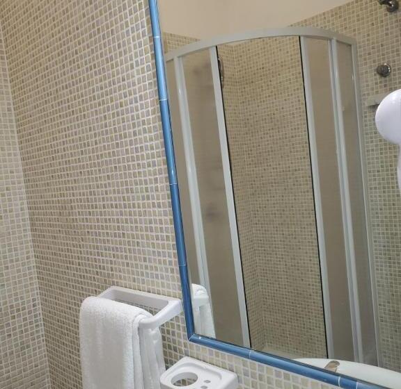 غرفة أساسية, La Darsena