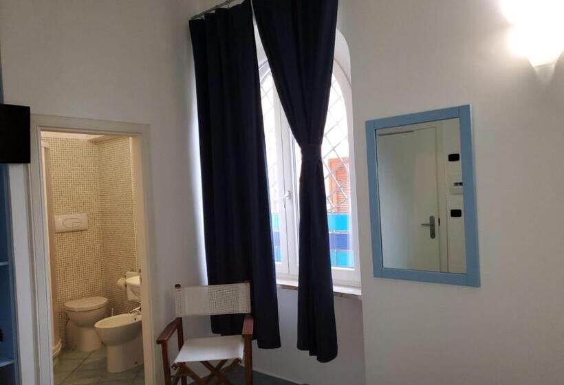 غرفة أساسية, La Darsena