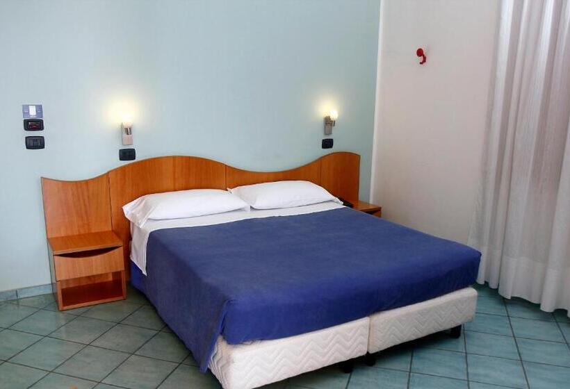 غرفة قياسية ثلاثية مزودة بشرفة, La Darsena