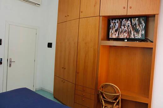 غرفة كلاسيكية ثلاثية, La Darsena