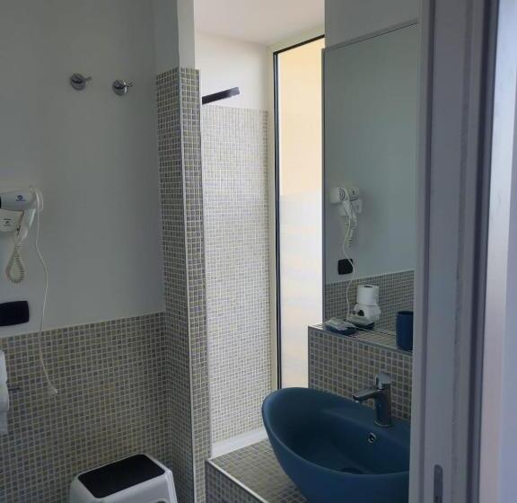 غرفة قياسية ثلاثية مزودة بتراس, La Darsena