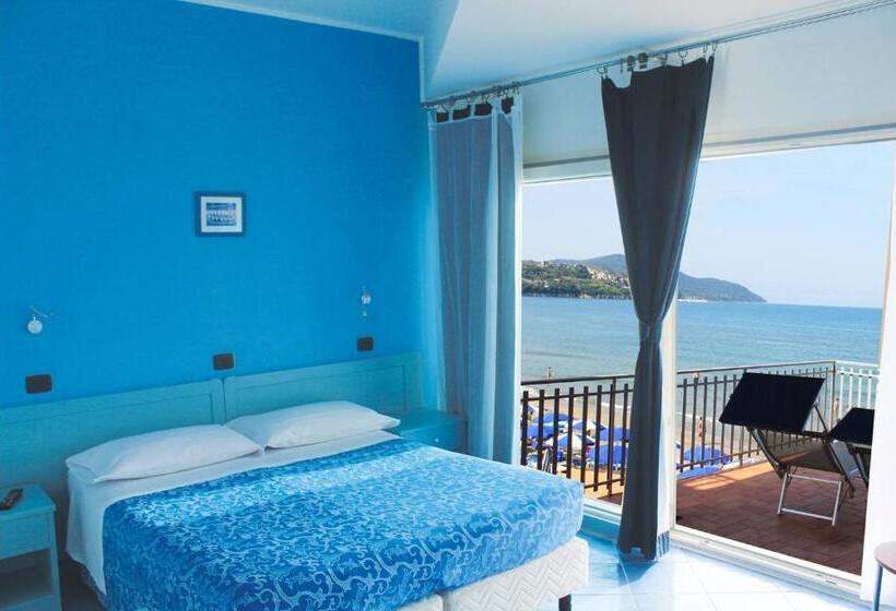 غرفة قياسية مزوَّدة بتراس, La Darsena