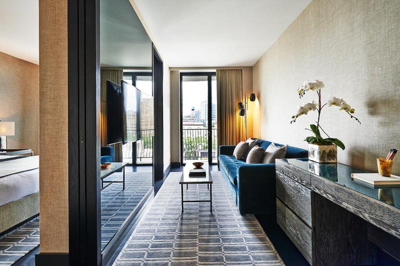 带大床的套房, The Manner