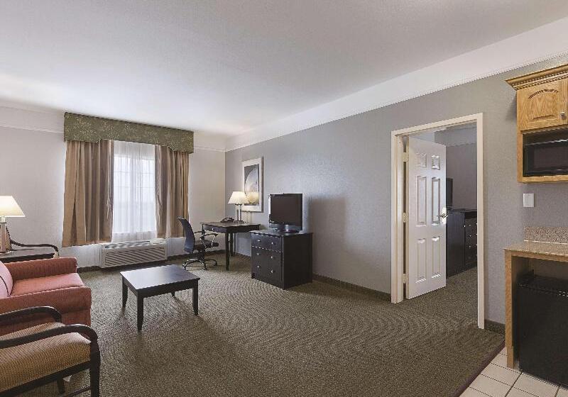 غرفة قياسية سرير كينج لذوى الإحتياجات الخاصة, Super 8 By Wyndham Fountain