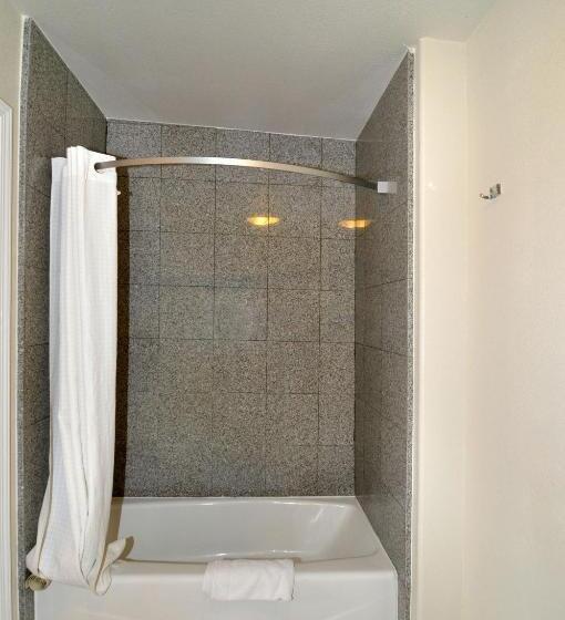 غرفه قياسيه سريرين مزدوجين, Super 8 By Wyndham Monterey