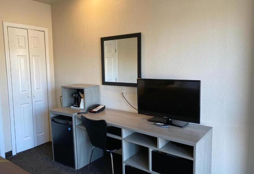 غرفة قياسية, Super 8 By Wyndham Monterey