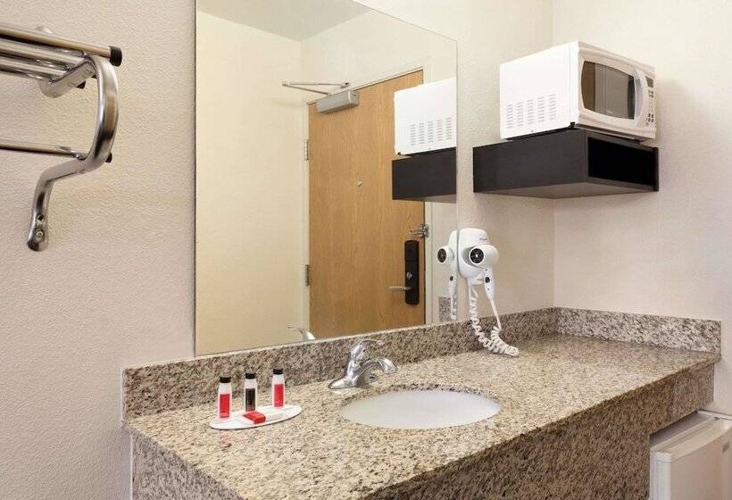 غرفه قياسيه سريرين مزدوجين, Travelodge By Wyndham Alpine