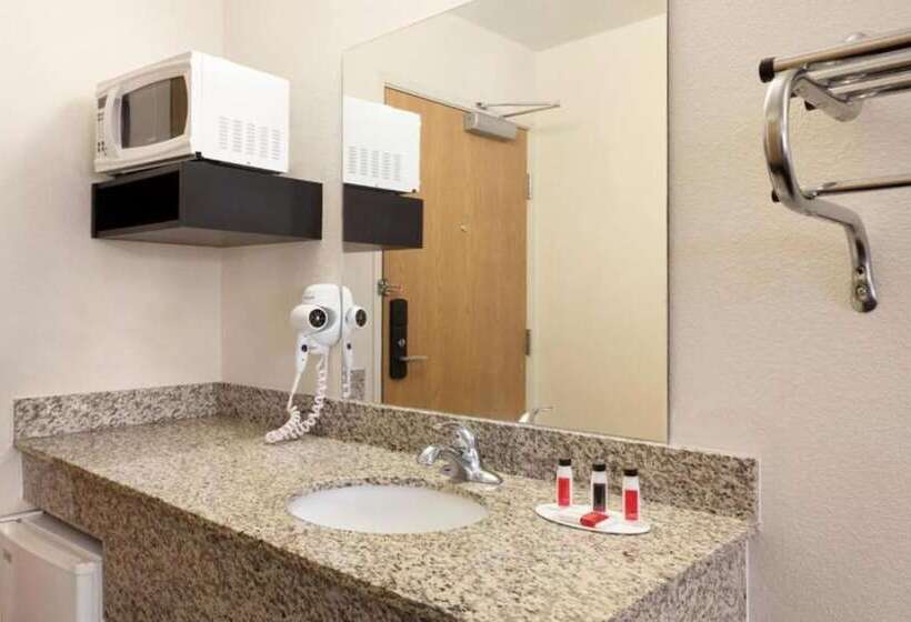 غرفه قياسيه سريرين مزدوجين, Travelodge By Wyndham Alpine