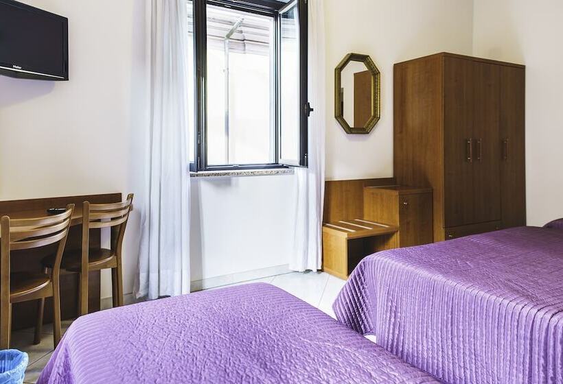 اتاق استاندارد چهار تخته, Venini