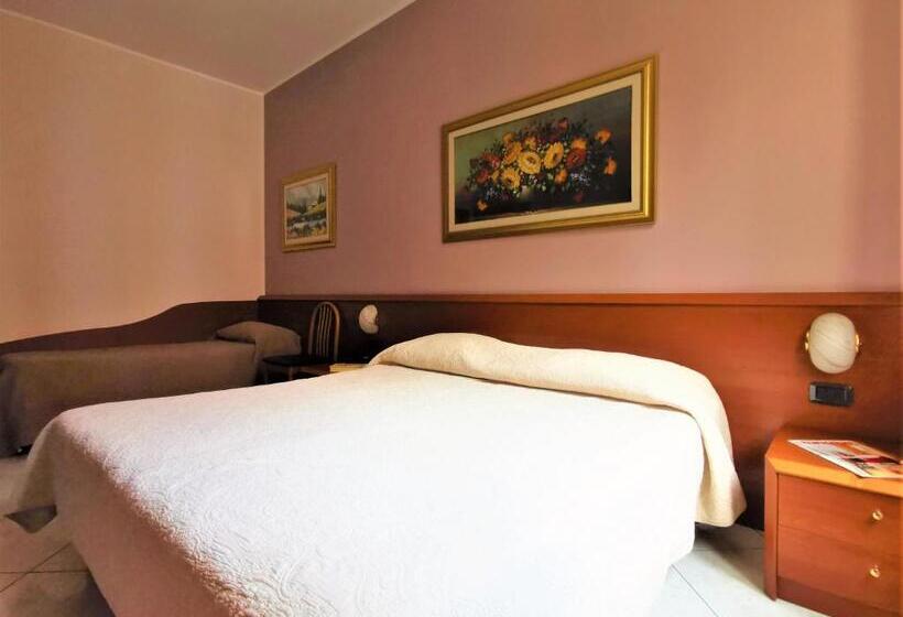 اتاق استاندارد سه نفره, Venini