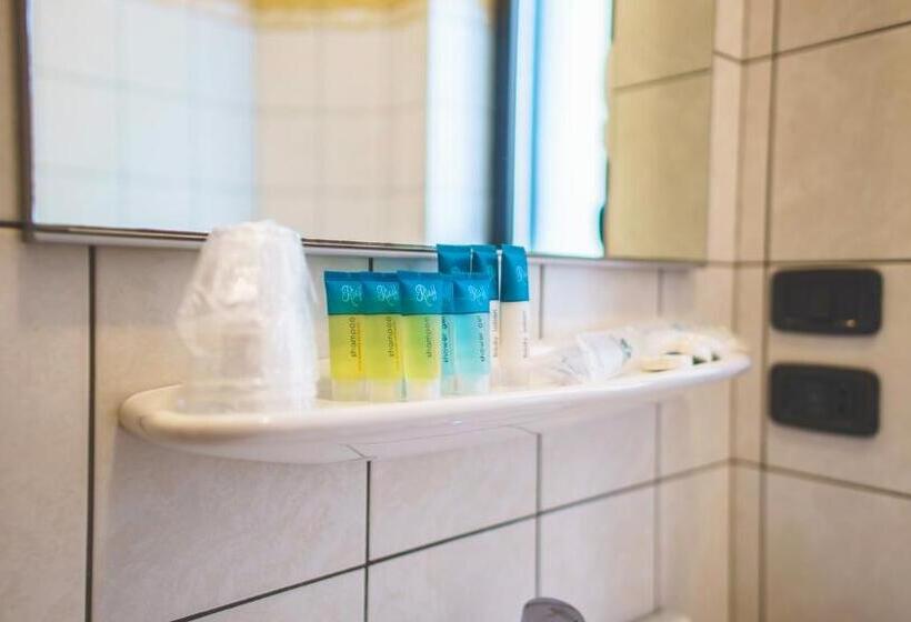 اتاق استاندارد چهار تخته, Venini