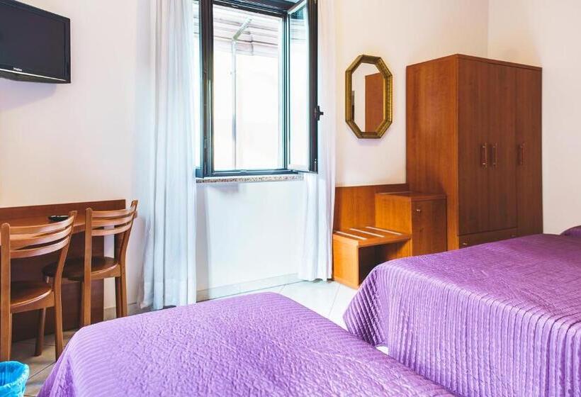 اتاق استاندارد چهار تخته, Venini