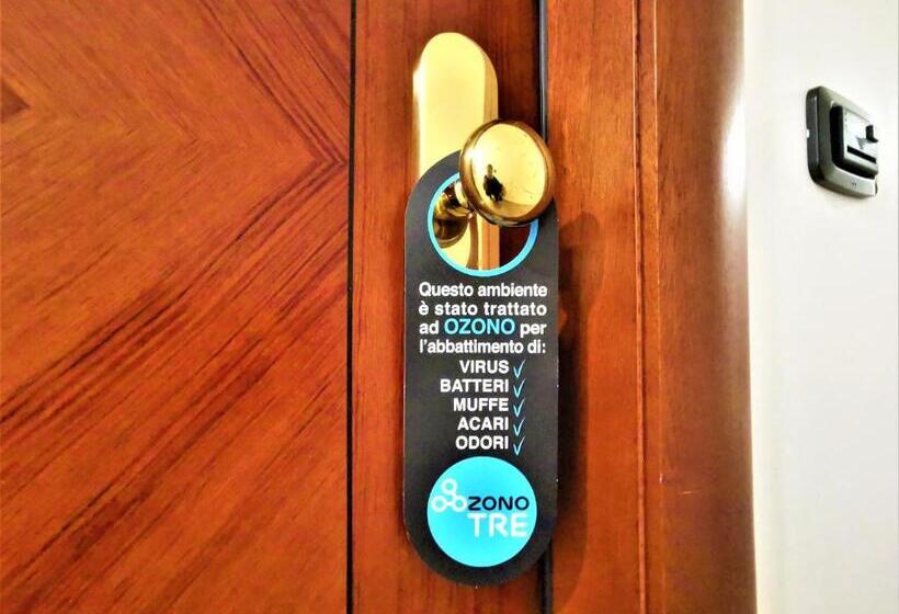 اتاق استاندارد چهار تخته, Venini