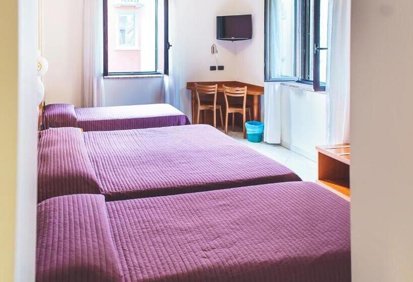 اتاق استاندارد چهار تخته, Venini