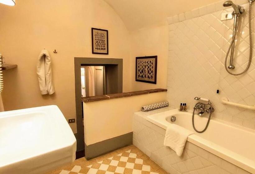 جناح جونيور, Villa Il Poggiale Dimora Storica