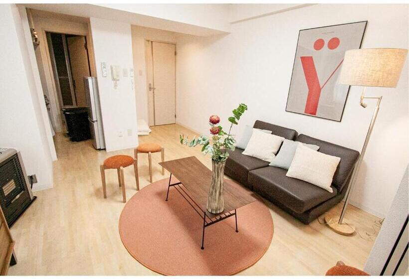 חדר משפחתי, Sapporo Hills