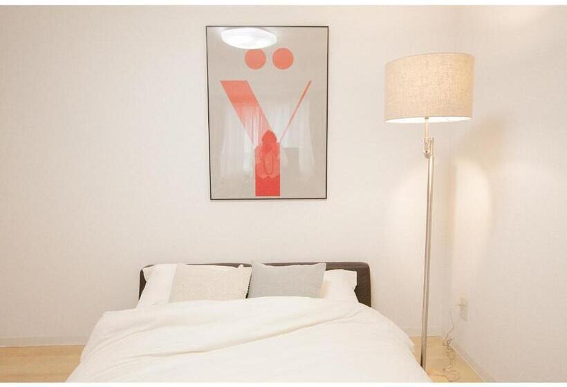 חדר משפחתי, Sapporo Hills