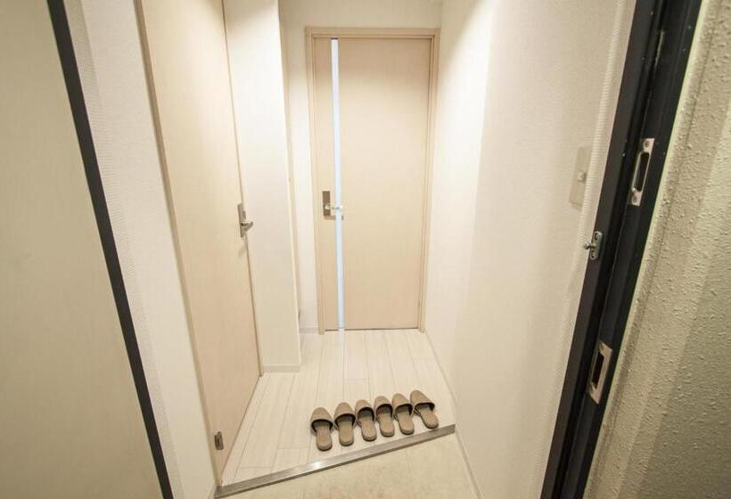 חדר משפחתי, Sapporo Hills