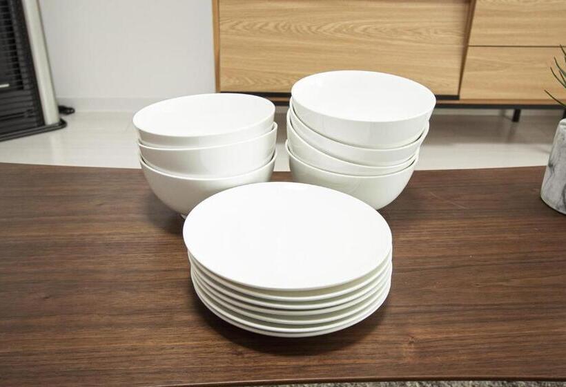 חדר משפחתי, Sapporo Hills