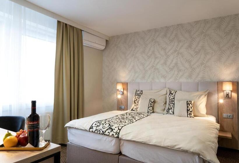 スタンダードルーム, Karolina