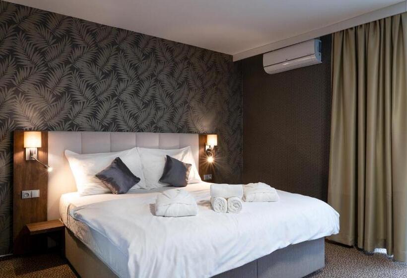 スーペリアールーム, Karolina