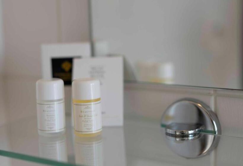 スーペリアールーム, Karolina