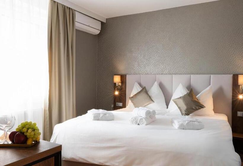 スタンダードルーム, Karolina