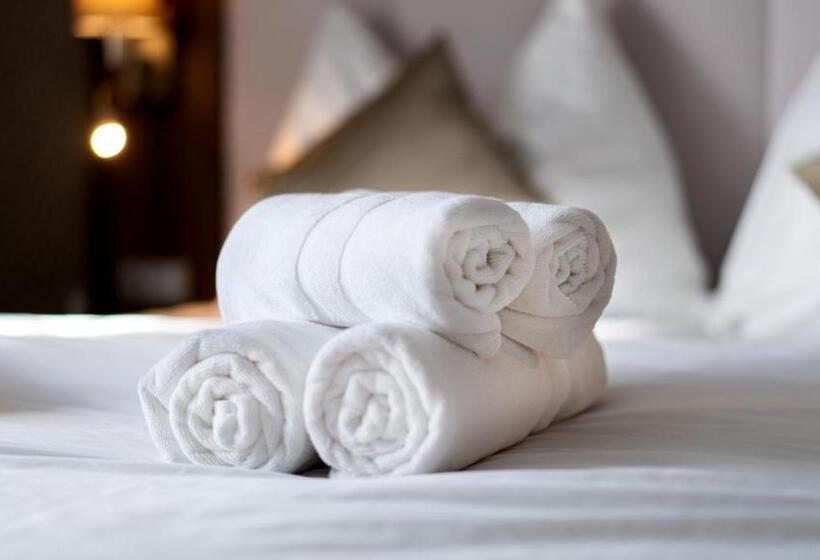 デラックスルーム, Karolina