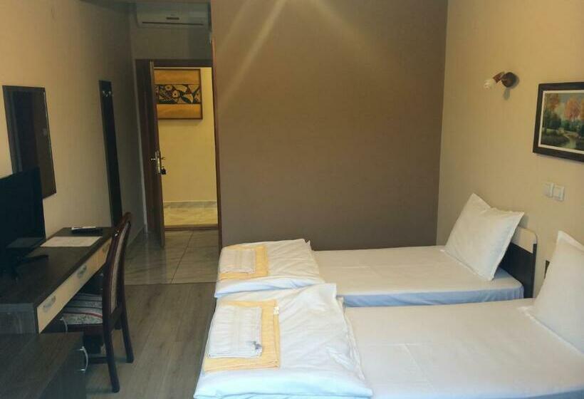 اتاق استاندارد با چشم‌انداز کوهستان, Prenociste Gazela