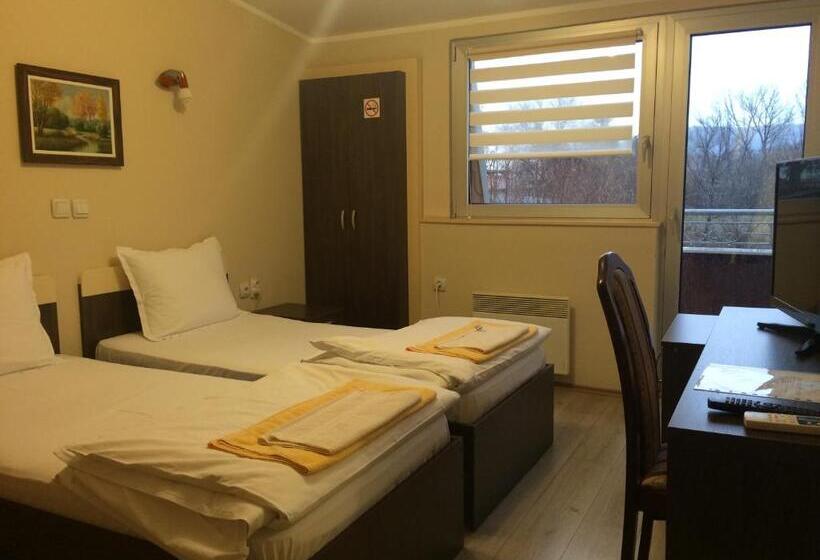 اتاق استاندارد با چشم‌انداز کوهستان, Prenociste Gazela