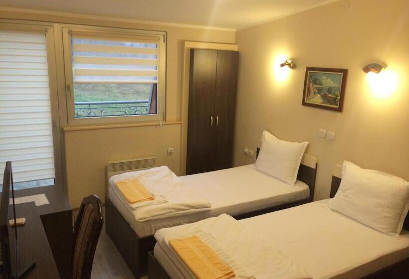 اتاق استاندارد با چشم‌انداز کوهستان, Prenociste Gazela